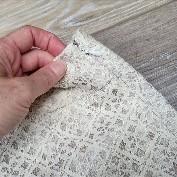 LOFT cream colored lace skirt size 2 - Picture 4 of 10